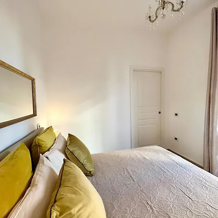 Boutique In Διαμέρισμα *